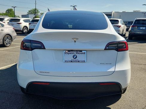 Used 2024 Tesla Model Y Long Range AWD/4WD image 5