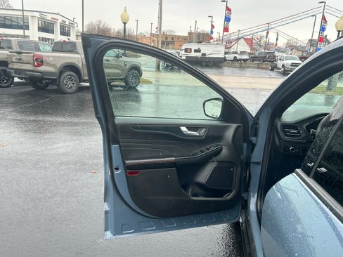 Used 2024 Ford Escape ST-Line image 14