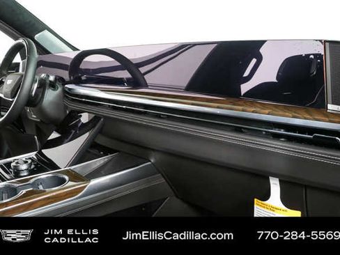 Used 2026 Cadillac Escalade ESV Platinum Sport AWD/4WD image 25