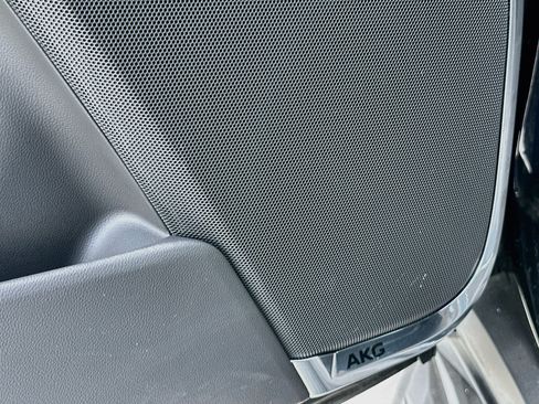 Used 2025 Cadillac Escalade ESV Luxury RWD image 19