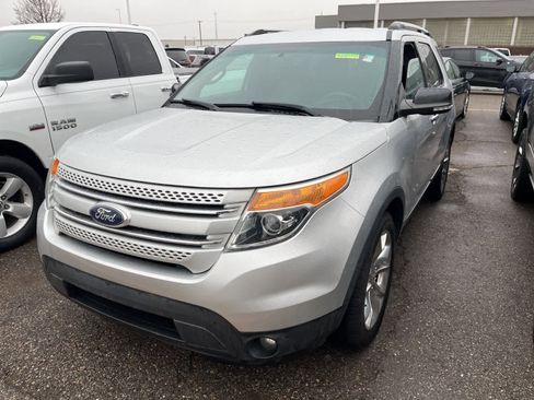 Used 2015 Ford Explorer XLT w/ Equipment Group 202B image 3