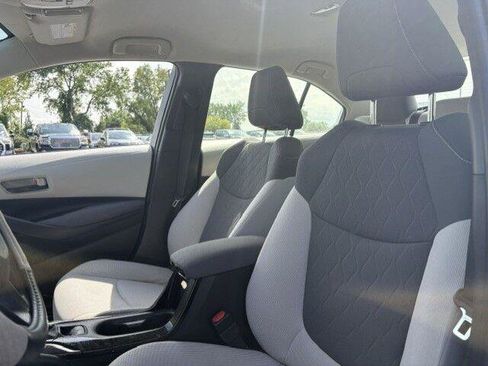 Used 2022 Toyota Corolla LE FWD image 2