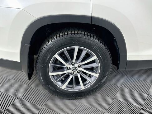 Used 2019 Toyota Highlander XLE AWD/4WD image 17