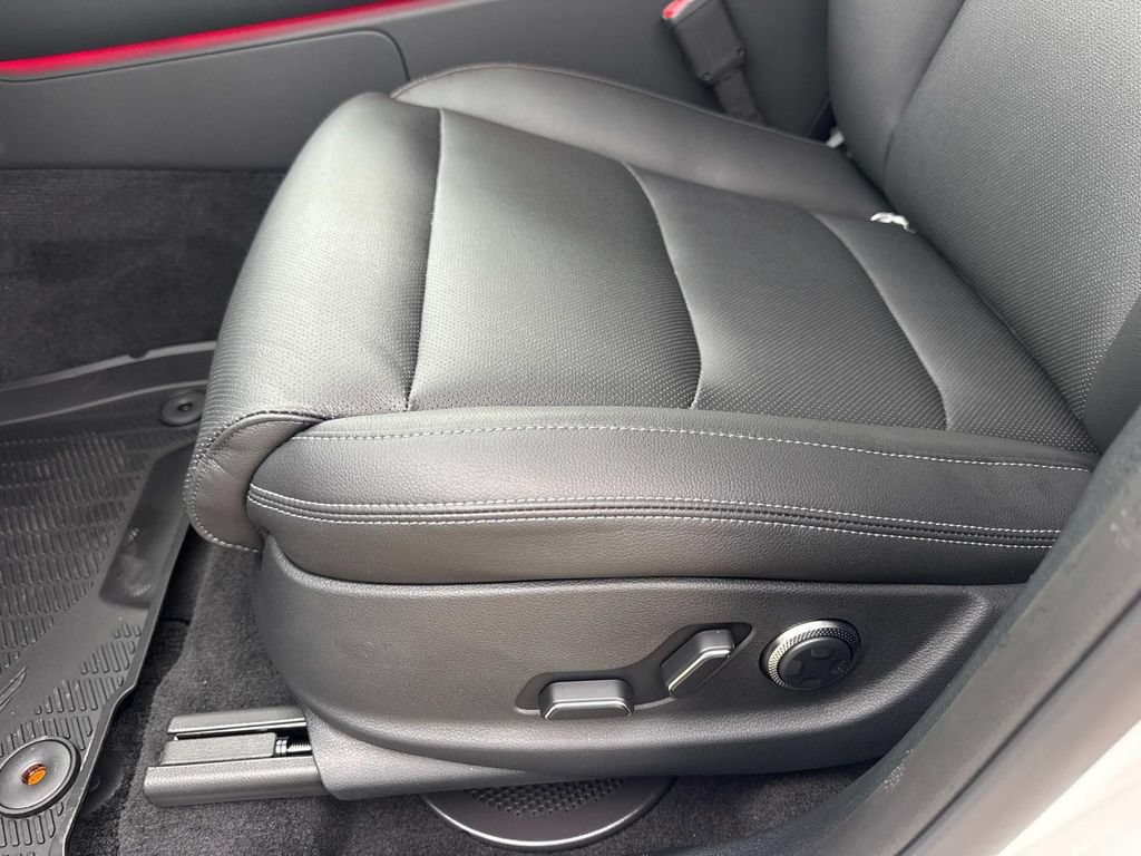 New 2026 Genesis G70 2.5T RWD image 27