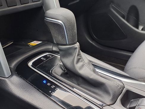 Certified 2022 Toyota Corolla Cross LE w/ Moonroof Package image 16