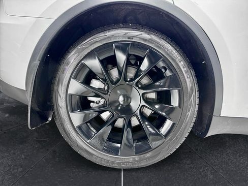 Used 2023 Tesla Model Y Long Range image 36