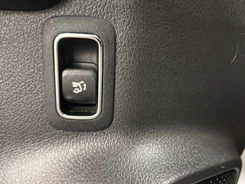 Used 2025 Mercedes-Benz GLA 250 image 17