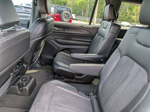 Used 2023 Jeep Grand Cherokee L Laredo AWD/4WD image 16