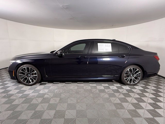 Used 2022 BMW 740i w/ M Sport Package RWD image 3