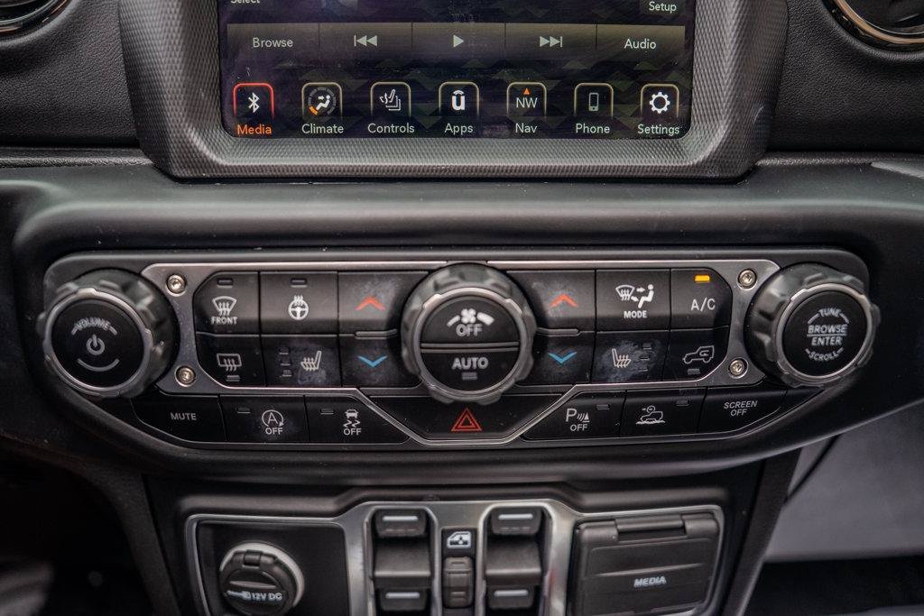 Used 2022 Jeep Wrangler Unlimited Sahara AWD/4WD image 29