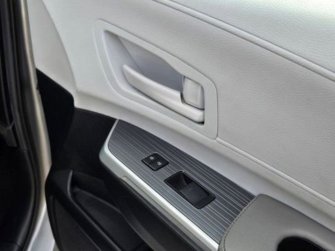 Used 2025 Toyota Sienna LE image 28