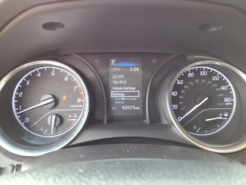 Used 2020 Toyota Camry SE image 22
