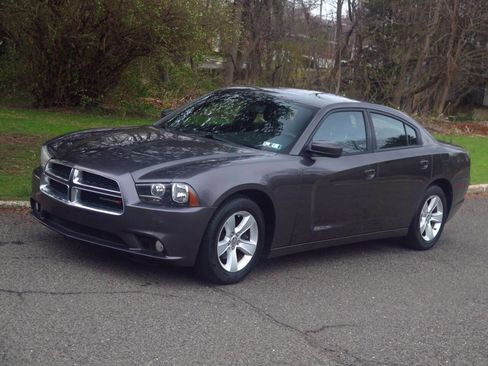 Used 2013 Dodge Charger SXT image 23