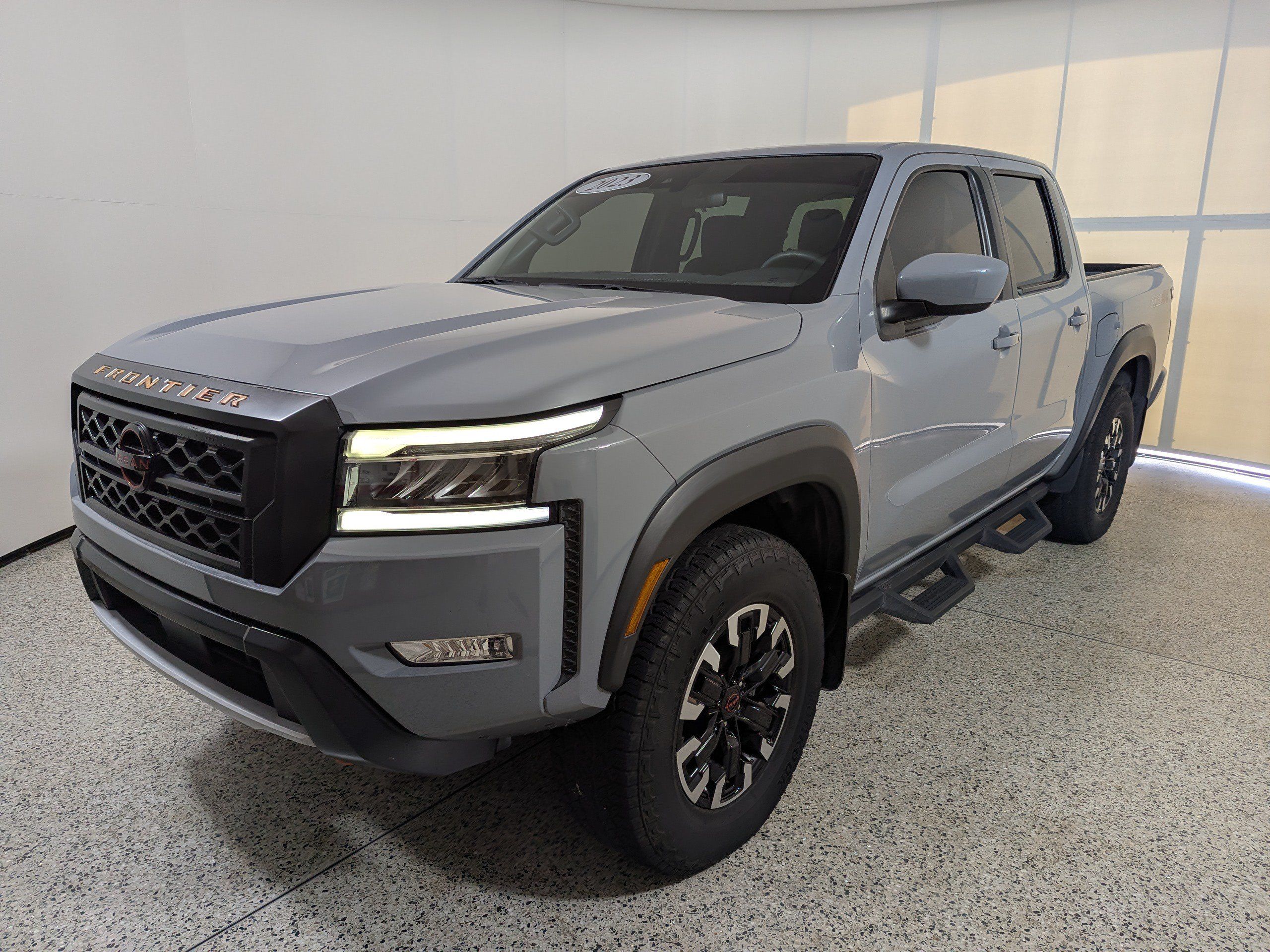 Used 2023 Nissan Frontier PRO-4X w/ Tow Package AWD/4WD image 3