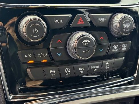 Used 2020 Jeep Grand Cherokee Altitude image 25