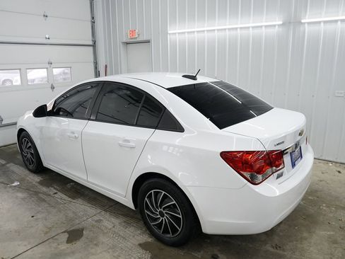 Used 2016 Chevrolet Cruze L image 9