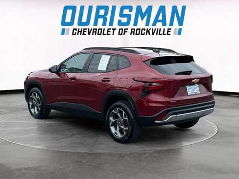 Used 2025 Chevrolet Trax LT FWD image 4