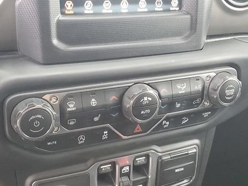 Used 2018 Jeep Wrangler Unlimited Sport S AWD/4WD image 23