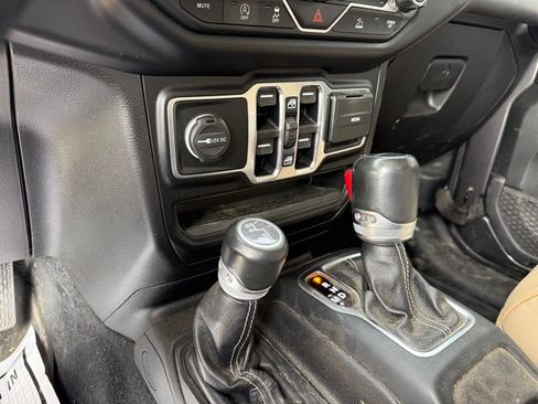 Used 2021 Jeep Gladiator Overland w/ Popular Equipment Package AWD/4WD image 23