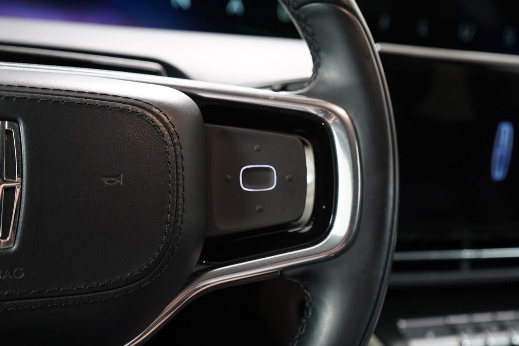 Used 2025 Lincoln Nautilus Premier AWD/4WD image 14