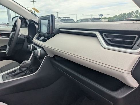 Used 2022 Toyota RAV4 XLE FWD image 33