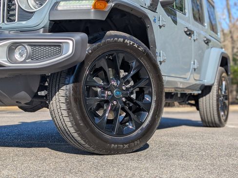 Used 2025 Jeep Wrangler Sahara w/ Safety Group image 33