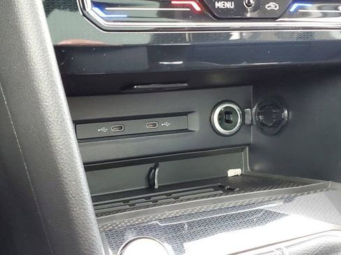 New 2026 Volkswagen Taos SEL image 30