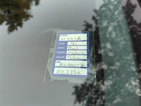 Used 2021 Ford Explorer XLT image 6