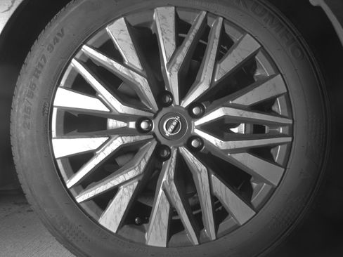 Used 2025 Nissan Altima 2.5 SV FWD image 13