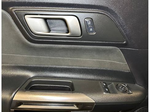 Used 2018 Ford Mustang Shelby GT350 RWD image 32