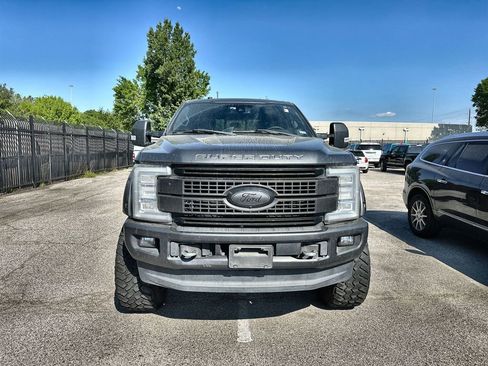 Used 2018 Ford F250 Platinum w/ Platinum Ultimate Package image 2