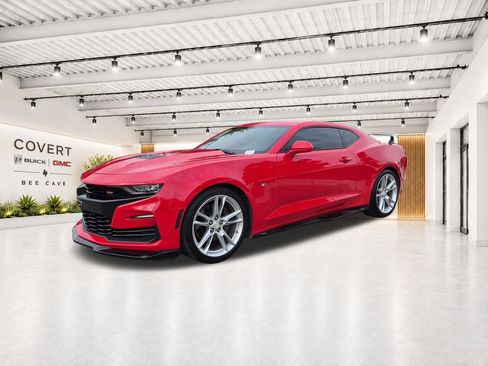 Used 2019 Chevrolet Camaro SS RWD image 4