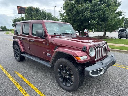 Used 2021 Jeep Wrangler Unlimited Sahara w/ Cold Weather Group AWD/4WD image 3
