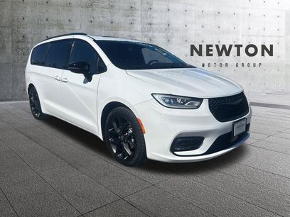 Used 2025 Chrysler Pacifica Limited