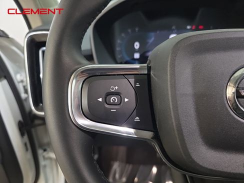 Used 2023 Volvo XC40 B5 Ultimate image 13