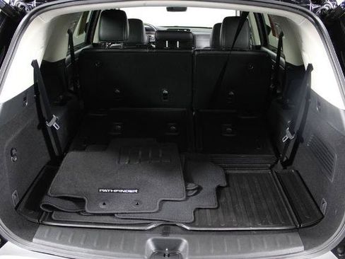Certified 2023 Nissan Pathfinder SL w/ Black Appearance Package FWD image 18