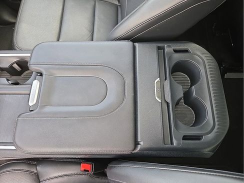 Used 2025 Ford Expedition Platinum AWD/4WD image 16