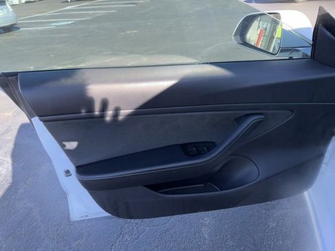 Used 2019 Tesla Model 3 Standard Range image 14