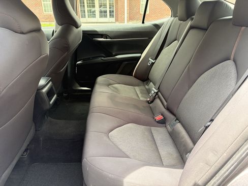 Used 2020 Toyota Camry LE FWD image 18