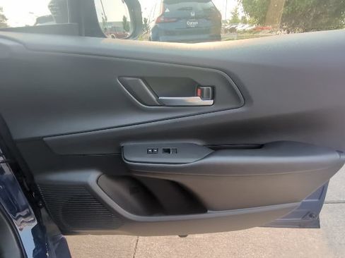 Used 2025 Toyota Prius Plug-In Hybrid FWD image 31