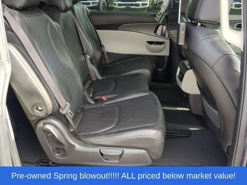 Used 2022 Kia Carnival LX FWD image 40