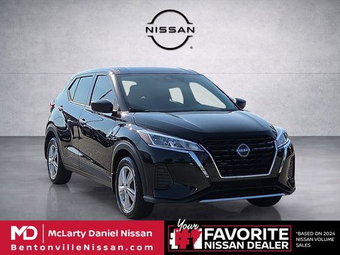 Used 2025 Nissan Kicks Play S FWD image 1