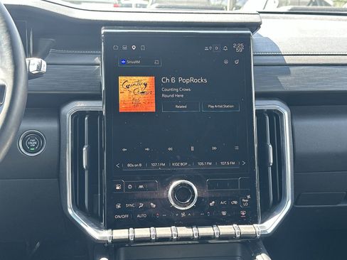 Used 2025 GMC Acadia Elevation image 24