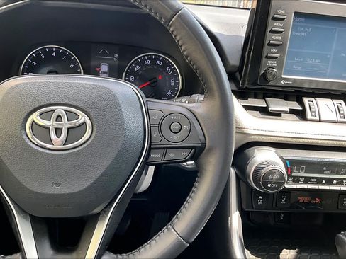Used 2022 Toyota RAV4 XLE Premium FWD image 25