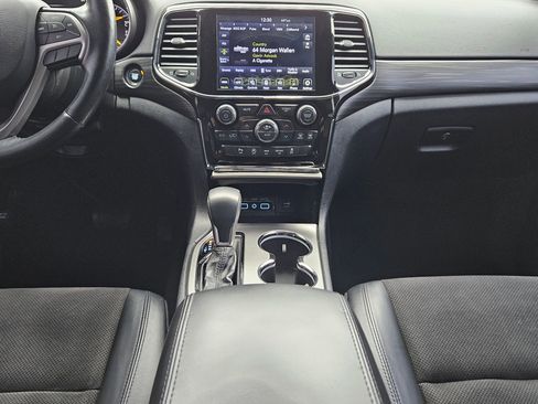 Used 2020 Jeep Grand Cherokee Altitude RWD image 10
