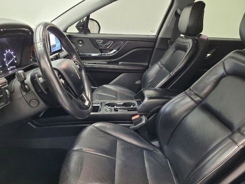 Used 2020 Lincoln Corsair Reserve w/ Rear Removable Package Tray FWD image 17