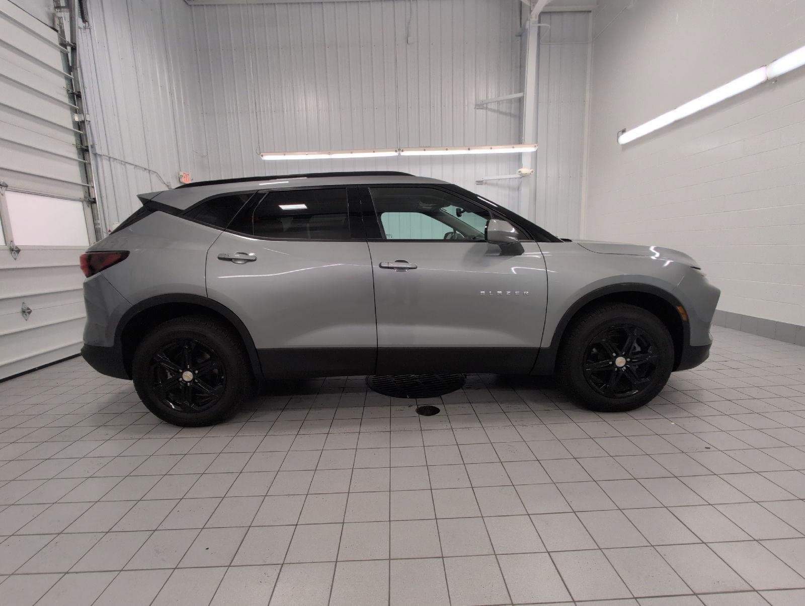 Used 2024 Chevrolet Blazer LT w/ Convenience Package AWD/4WD image 11