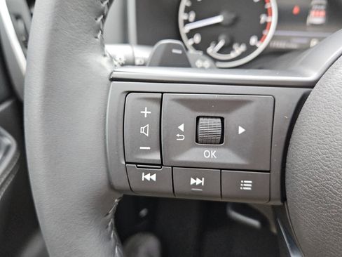 Used 2024 Nissan Rogue SV w/ SV Premium Package image 12