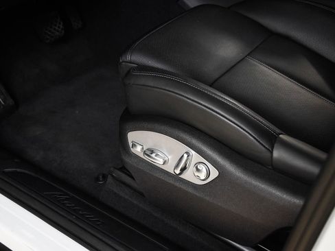 Certified 2026 Porsche Macan image 14