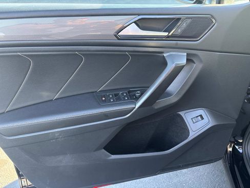 Certified 2022 Volkswagen Tiguan SE w/ Panoramic Sunroof Package image 13